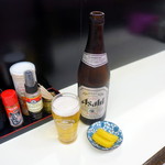 キッチン メグ - 瓶ビール500円、定食のタクワン先出し