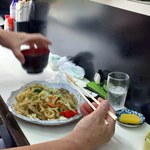 キッチン メグ - メニューにない焼うどんを頼む常連さん