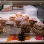 Toshi Yoroizuka - ケーキショーケース