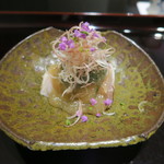 日本料理 晴山 - 29年9月　熟成淡路鰆焼き霜　春菊、茗荷、穂紫蘇　金山寺味噌ジュレ掛け