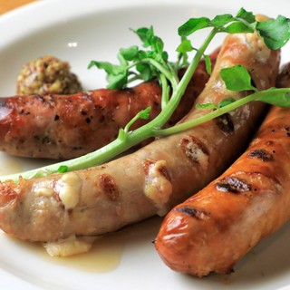 『自家製ソーセージ』『グリルステーキ』手作りスイーツも♪