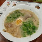 らー麺ZEN - 塩らー麺 濁りのある塩ですね。