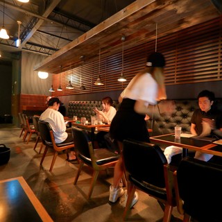 お洒落で落ち着いた店内