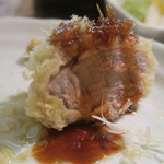 成蔵 - ソースをつけて