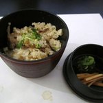 味 三秀 - ご飯も白魚を使った炊き込みご飯です。