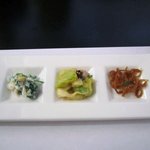 味 三秀 - 最初の前菜の３種盛り・・・丁度旬になって来た白魚の佃煮等季節感を味わえる３種盛りになってましたよ。