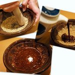 Tonkatsu Hamakatsu - 自ら胡麻をすって作る、特製のごまソース。