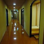 味 三秀 - 一階にある高級店「とり市」を抜けて２階に上がるとお店があります。