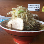 らーめん　まるはち - ガツ旨ラーメン ¥750- メンヤワヤサイマシマーユ