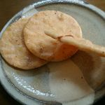 Ogurasansou - しっかりとした食感の塩煎餅、海老風味