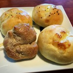 ピア サピド - 食べ放題のパン４種