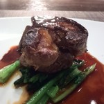 キャトルラパン - 牛のフィレ肉のステーキとファアグラのソテー