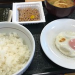 なか卯 - 目玉焼き朝定食納豆