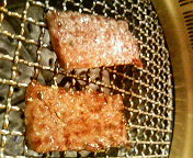 喜福世 - 極みカルビ（焼き中）