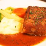 モンテ - ランチコース 1650円 の豚ばら肉の赤ワイン煮込み