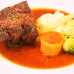 モンテ - ランチコース 1650円 の豚ばら肉の赤ワイン煮込み