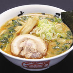 むつみ屋 - 固定ファンが絶えない味噌らーめん。隠し味に酒粕を使い、刻み高菜のアクセントがきいた、濃厚なスープが自慢です。