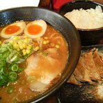 らーめん さんや - 味噌と餃子