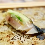 鮨おおね田 - ［2017/09］寿司③ 鯖の握り 昆布乗せ