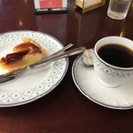 ガトーマスダ - 特製 完熟アップルパイとブレンドコーヒーのセット 760円