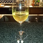 月夜のうさぎ - ナイトバーのグラスワイン
