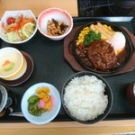 Sanzokuya - ハンバーグ定食860円