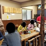 川安 - 店内の様子