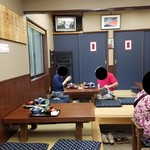 川安 - 小上がり席の様子