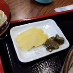 川安 - セットのお新香です