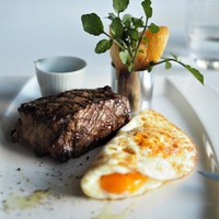 RUBY JACK'S SEAFOOD & STEAK - リブアイステーキめくったところ