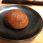 うを徳 - おまんじゅうではありません。
      栗の渋皮煮です