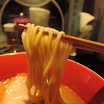 MEN-EIJI - 麺の存在感あり、上質な食感。 　軽やかに踊るような元気一杯ダンシングヌードル