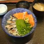 食事処 旬菜亭 - 秋鮭と酢〆サンマ丼。
