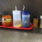 麺酒房 龍安 - 卓上調味料