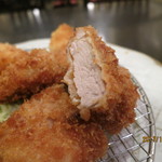 ヒレカツも柔らかくてジューシーで旨い