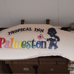 TROPICAL INN Palmeston - 看板