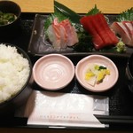 Hananomai - 本日の刺身定食900円税込。ご飯大盛