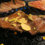 焼肉くろちゃん - ガーリックスライスと