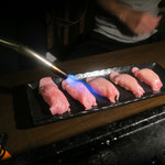 焼肉くろちゃん - 炙ります