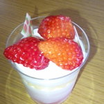 ケーキ ヒナタ - 苺プリン
