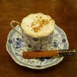 南珈琲店 - カフェカプチーノ350円。シナモンスティック付き
