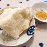 乃が美 はなれ - 翌日の様子。しっとりふわふわのままです。ちぎって食べました。