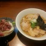 寿製麺 よしかわ - チャーシュー麺と海鮮丼。