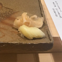 鮨　まつ本 - ２種のガリ
