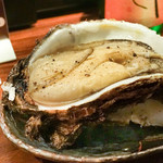 銀座 いっぱし - 鹿島産岩牡蠣 　余市の薫り 塩コショウ スダチで
