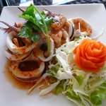 プリックタイ - イカのサラダ