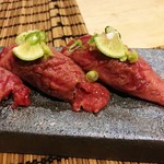 和旬菜 せつだ - 牛ロースの炙りにぎり寿司