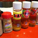 ラーメン 厚木家 - 調味料の皆さん。