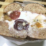 マルイチベーグル - フルーツサンド（550円）