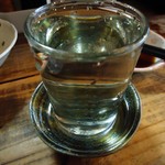 国民酒場あさひや じぃえんとるまん - 「会津ほまれ」250円也。熱燗で。